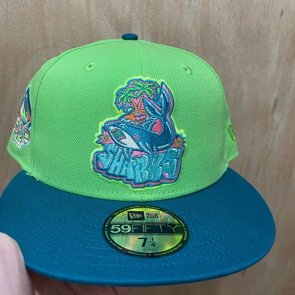 Myfitteds San Jose sharks Girlmobb artist series size 7 1/4 new era fitted